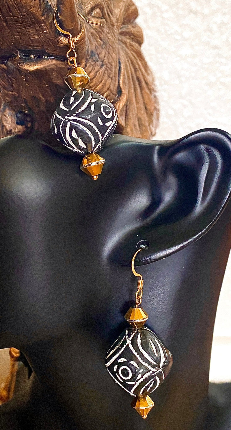 African hand painted diamond shape traditional earrings. - Leone Culture