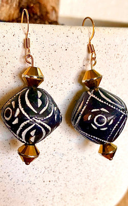 African hand painted diamond shape traditional earrings. - Leone Culture